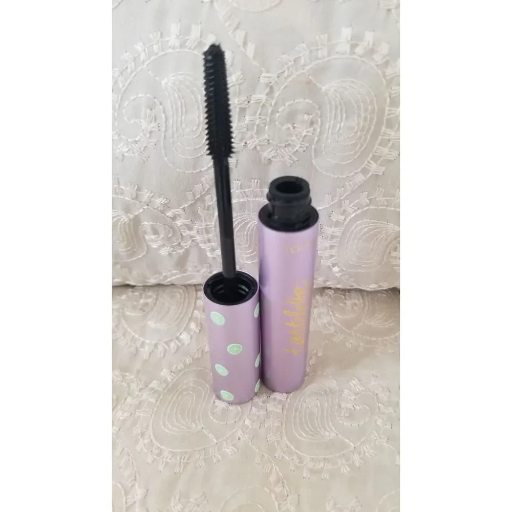 Tartelette™ Tubing Mascara is a vegan, 24-hour flake-free.